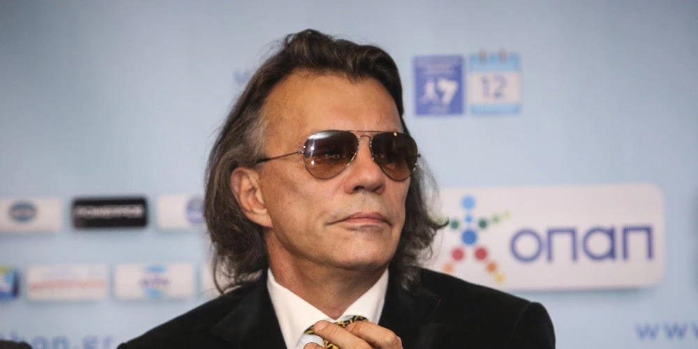 Επίθεση κατά Ψινάκη στο Δημοτικό Συμβούλιο του Μαραθώνα (Βίντεο)